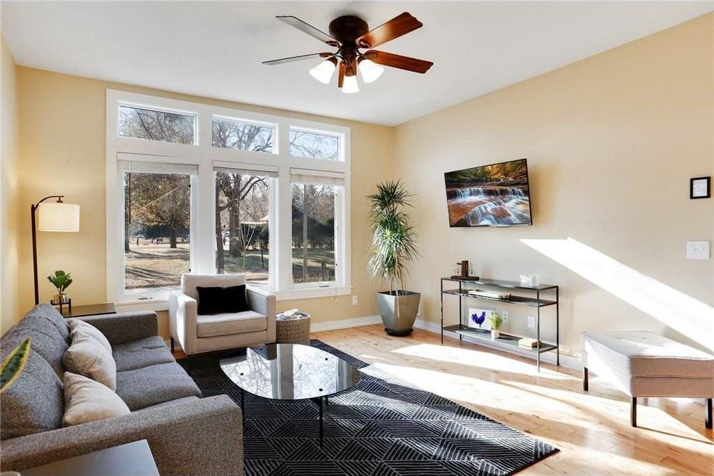 219 Northeast 5th Street - Photo 4 of 16