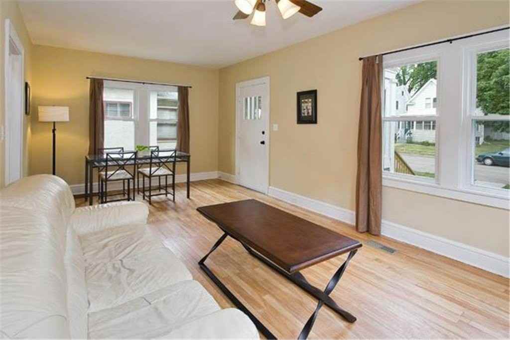 891 21st Ave Se - Photo 3 of 10