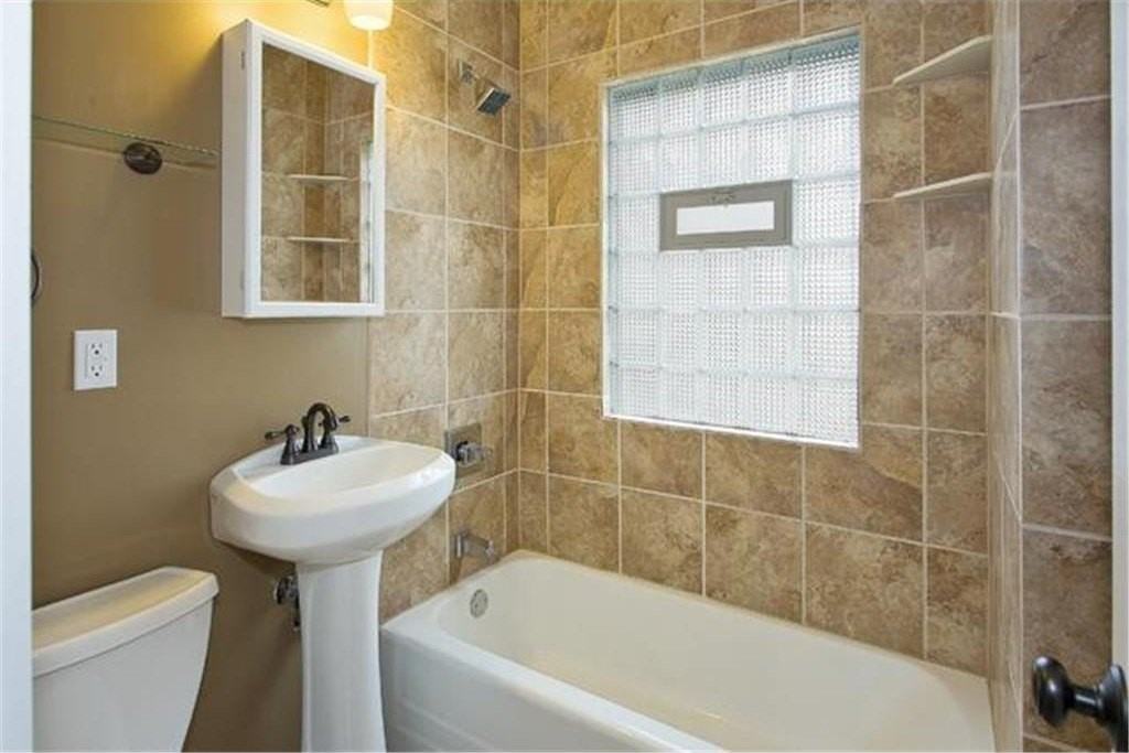 891 21st Ave Se - Photo 4 of 10