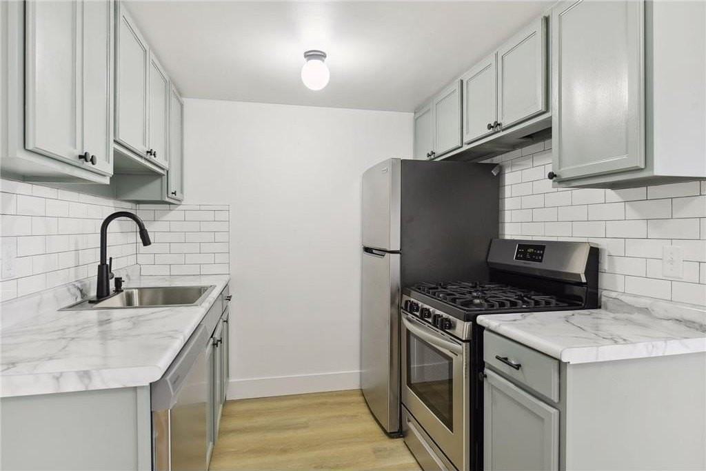 99 E 54th St #9 - Photo 4 of 15