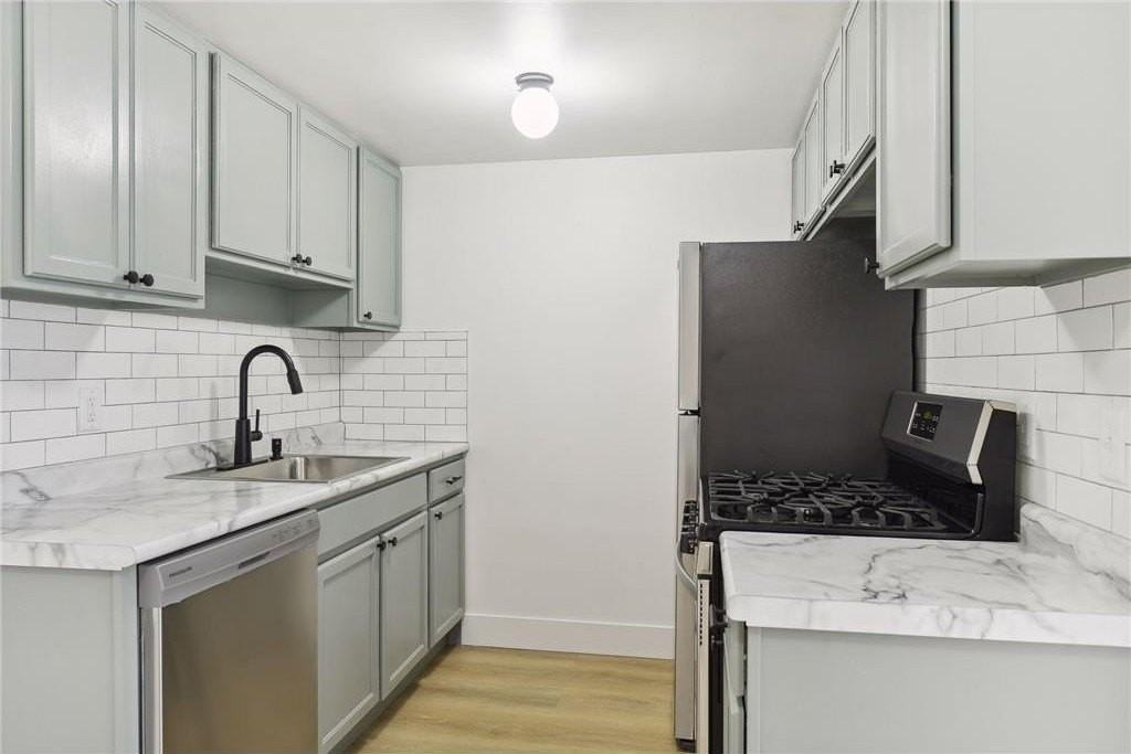 99 E 54th St #9 - Photo 5 of 15