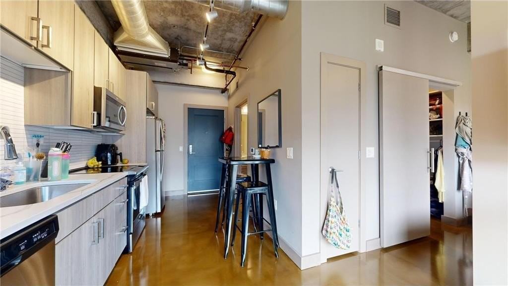 728 3rd St N #502 - Photo 3 of 20