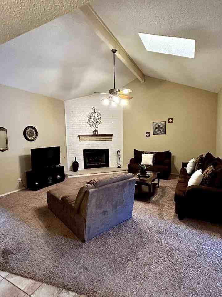 2237 Valleyview Boulevard - Photo 4 of 20