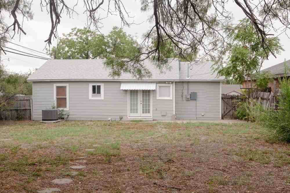 2102 Woodlawn Drive - Photo 3 of 7