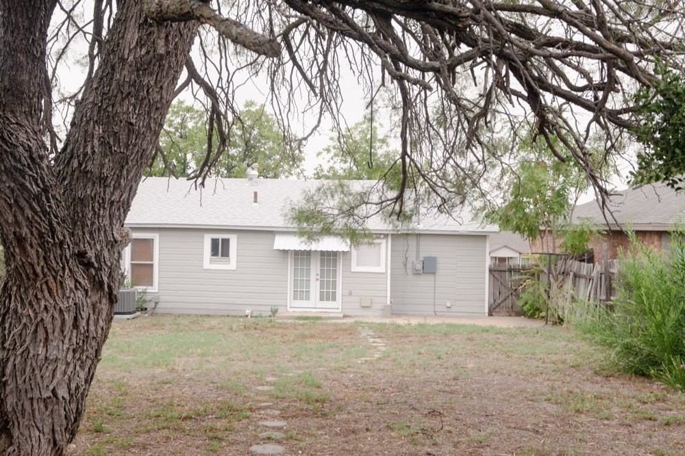 2102 Woodlawn Drive - Photo 4 of 7