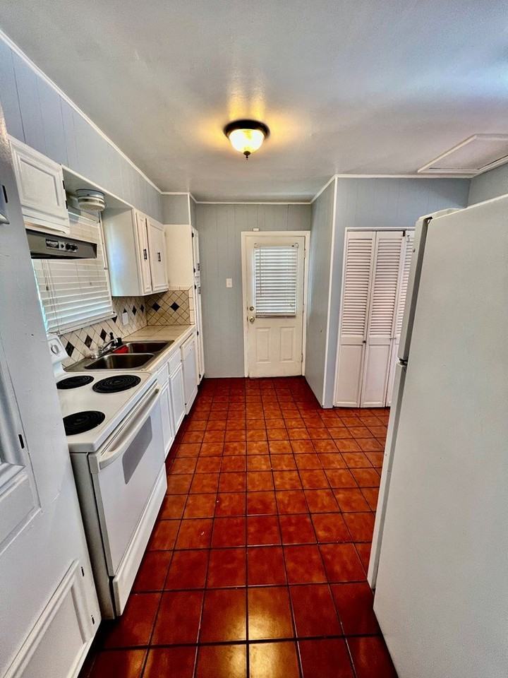 1909 Bailey Street - Photo 4 of 20