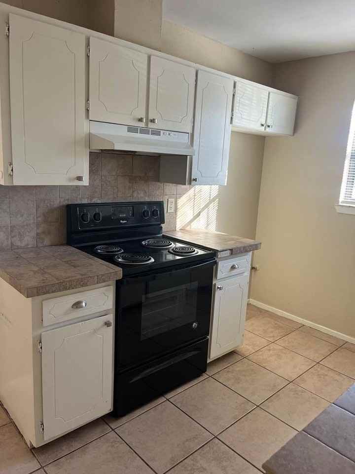 1240 East 26th Street - Photo 4 of 10