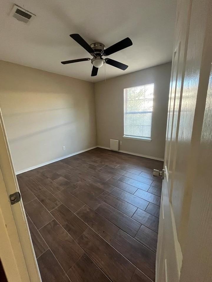 1240 East 26th Street - Photo 6 of 10