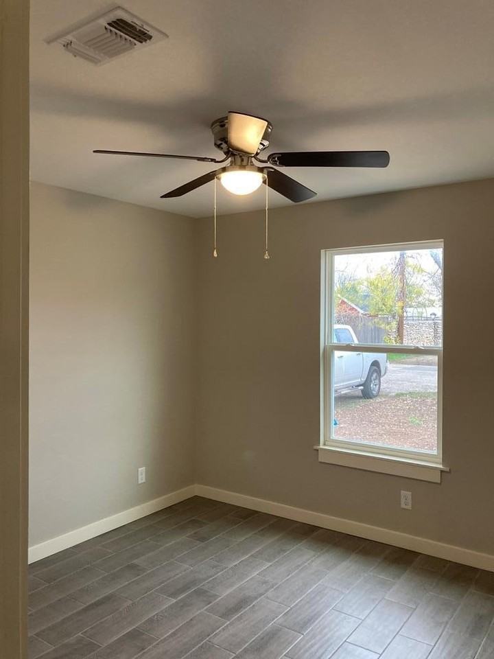 2820 2820 W Field St - Photo 3 of 7