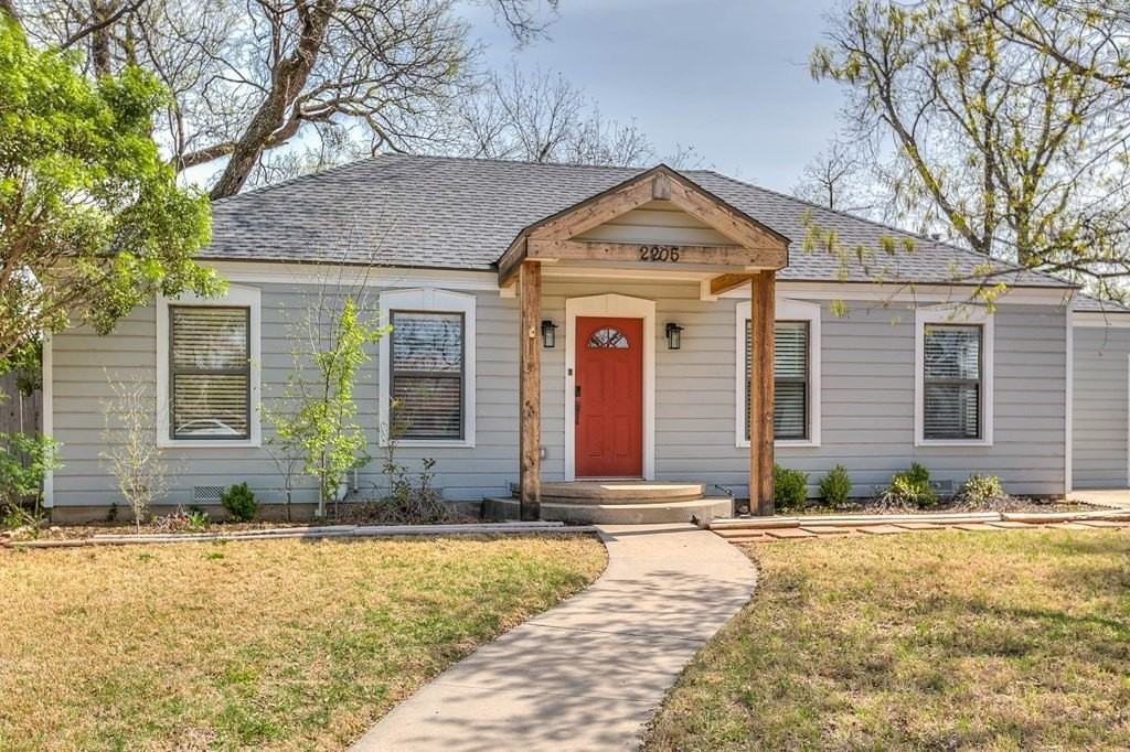 2205 Live Oak St - Photo 3 of 34