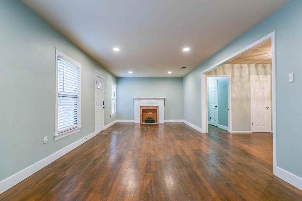 2205 Live Oak St - Photo 6 of 34