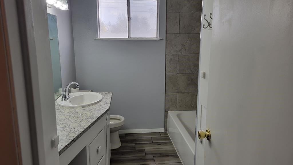 2415 Lakeside Avenue - Photo 5 of 9