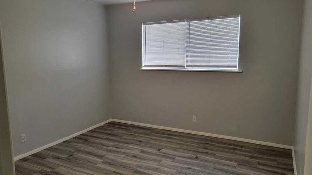 2415 Lakeside Avenue - Photo 6 of 9