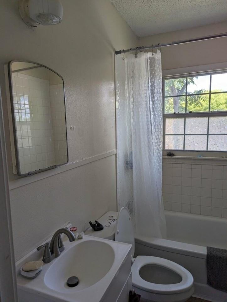 1010 Austin Street - Photo 5 of 8