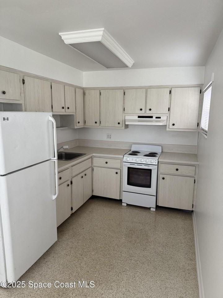 1030 Indian River Avenue #4 - Photo 7 of 13