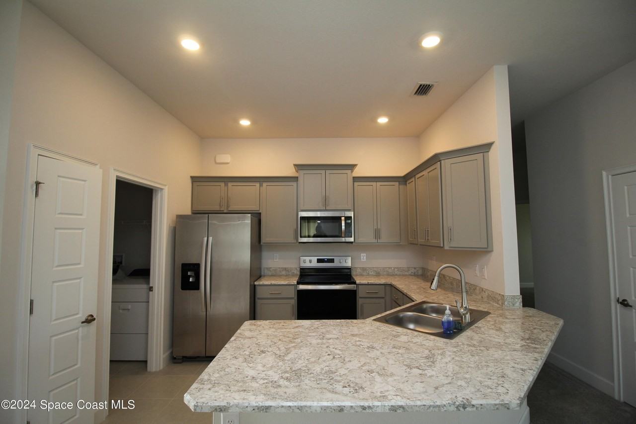 2513 Pinwherry St Nw - Photo 3 of 22