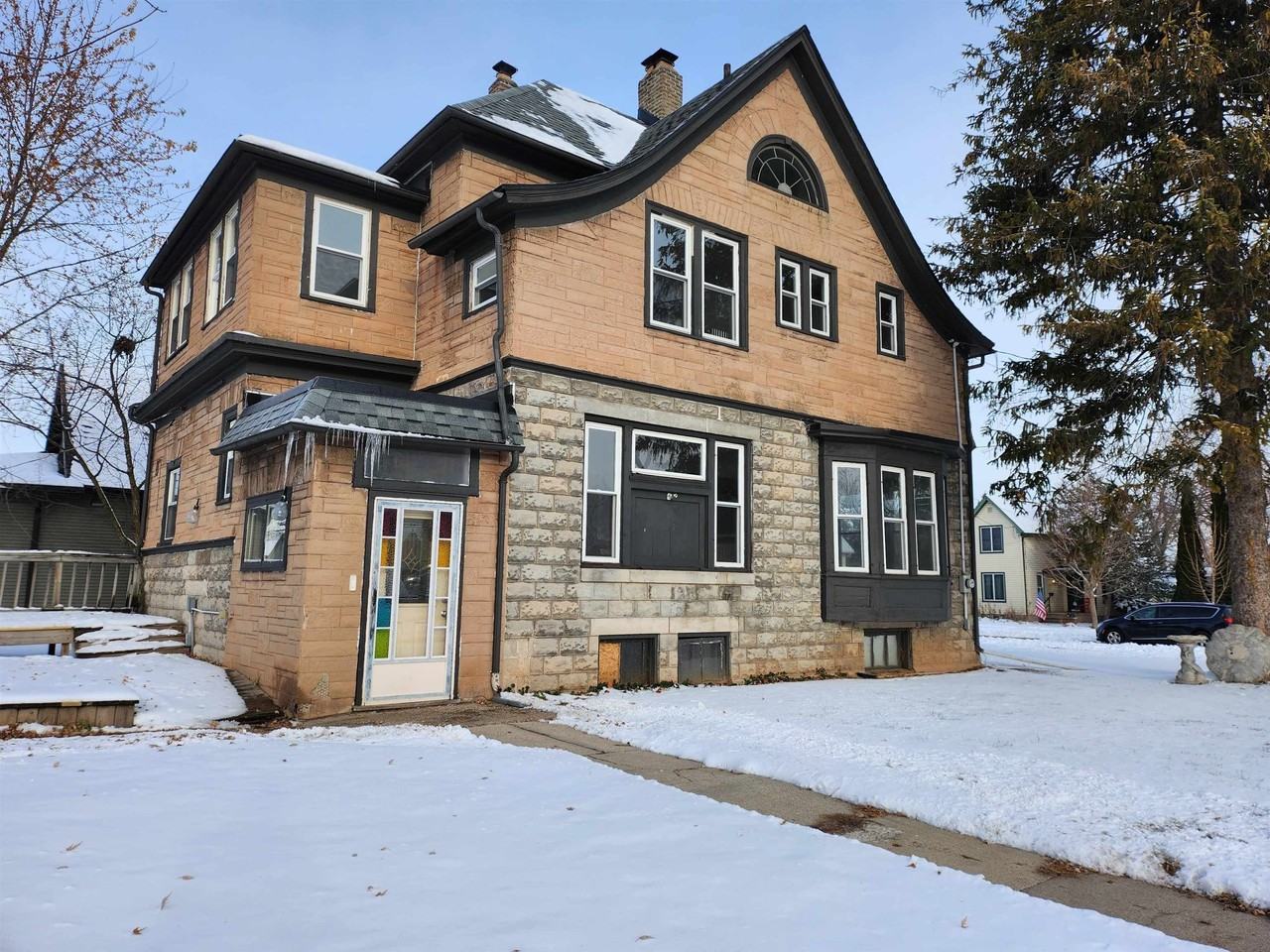 303 Doty St - Photo 2 of 28