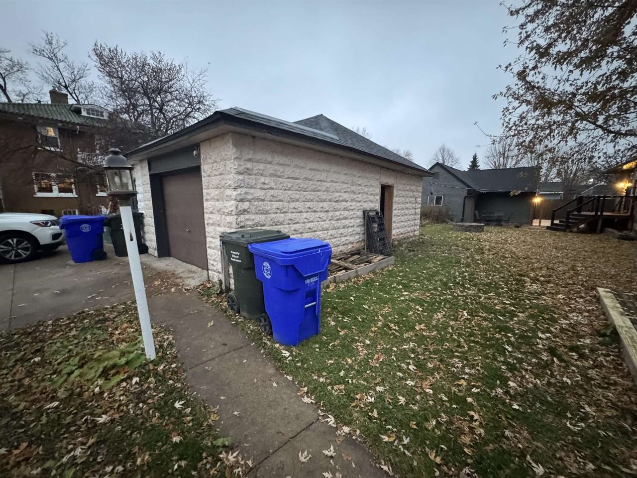 303 Doty St - Photo 4 of 28