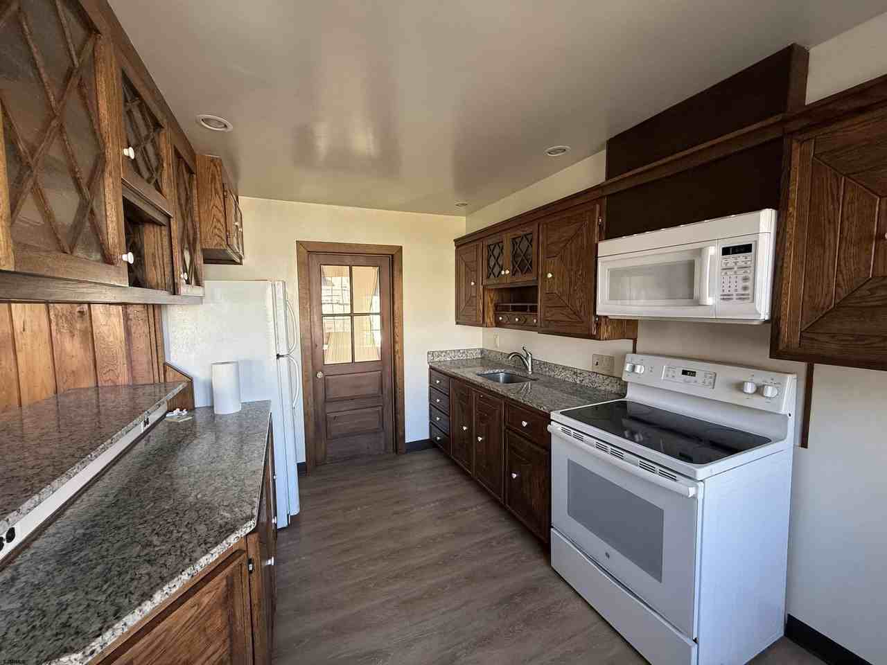 102 Harbor Rd - Photo 5 of 18