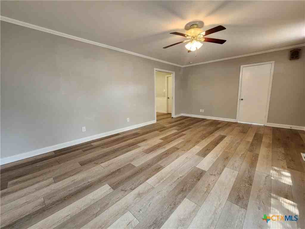 564 Laurel Ln - Photo 5 of 39