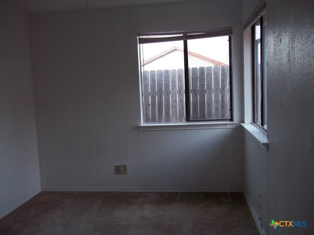 2001 Carousel Dr - Photo 4 of 9