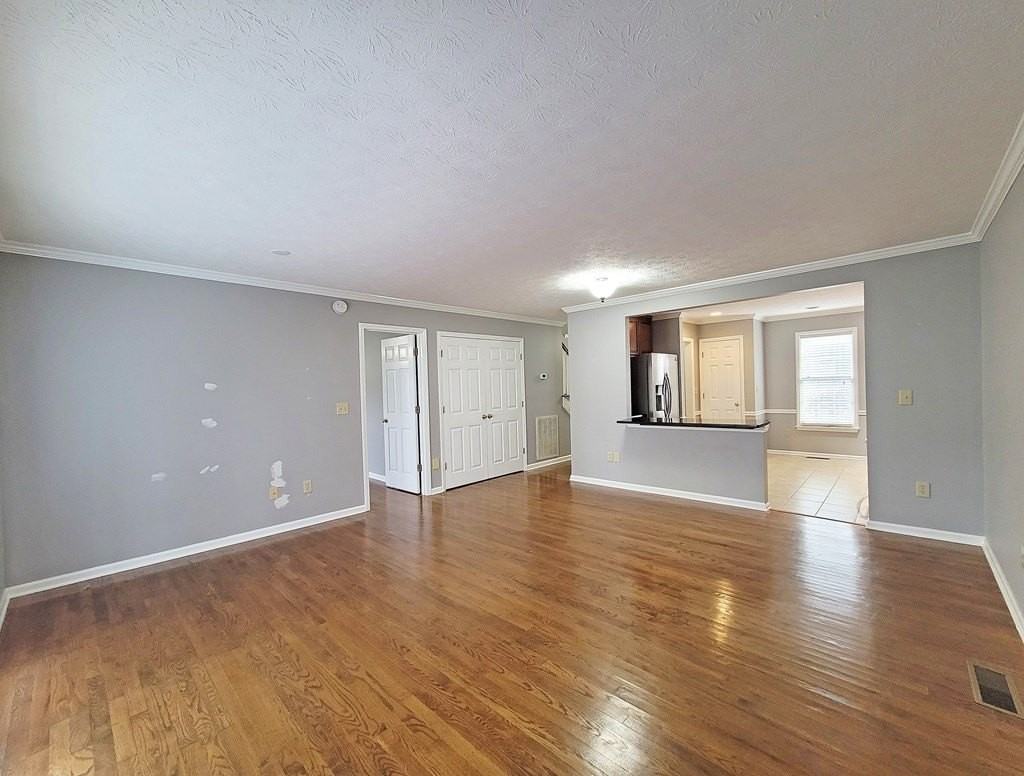 817 Barclay Drive - Photo 4 of 20