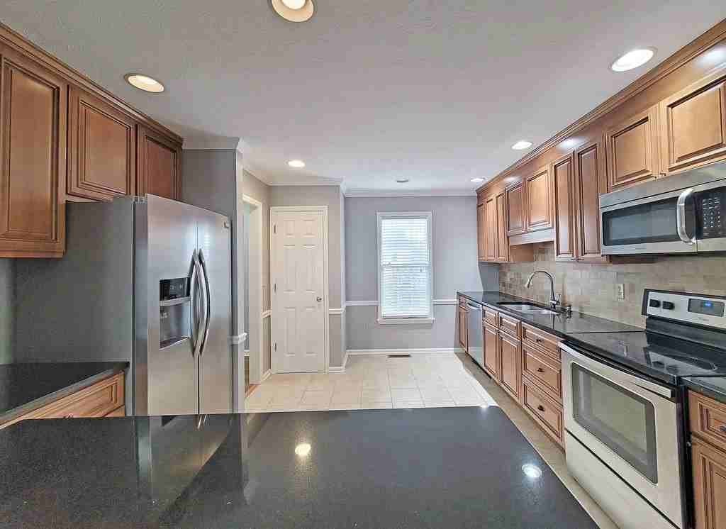 817 Barclay Drive - Photo 5 of 20