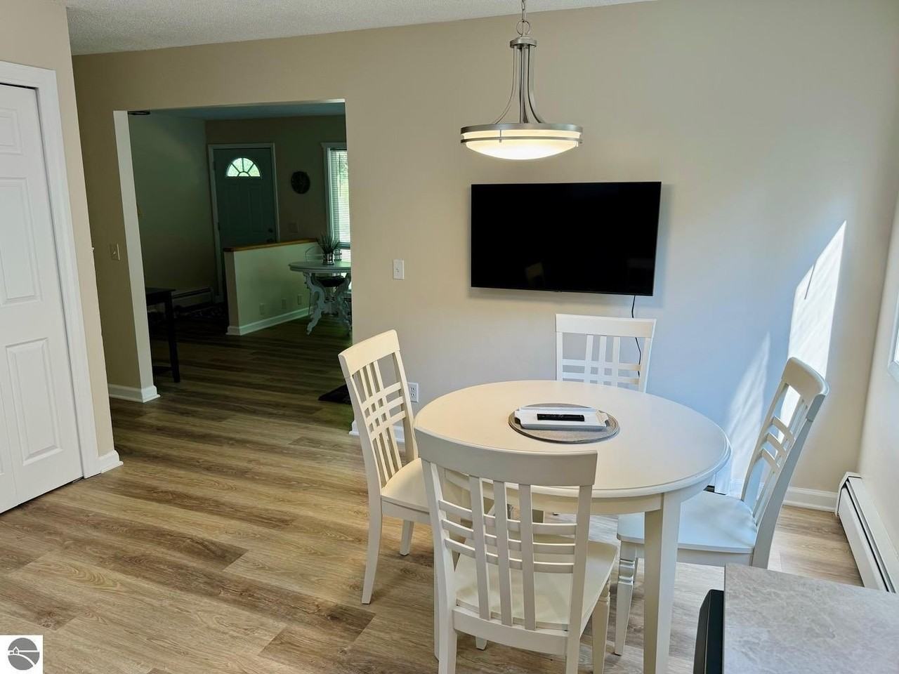 6031 Brackett Road - Photo 7 of 34