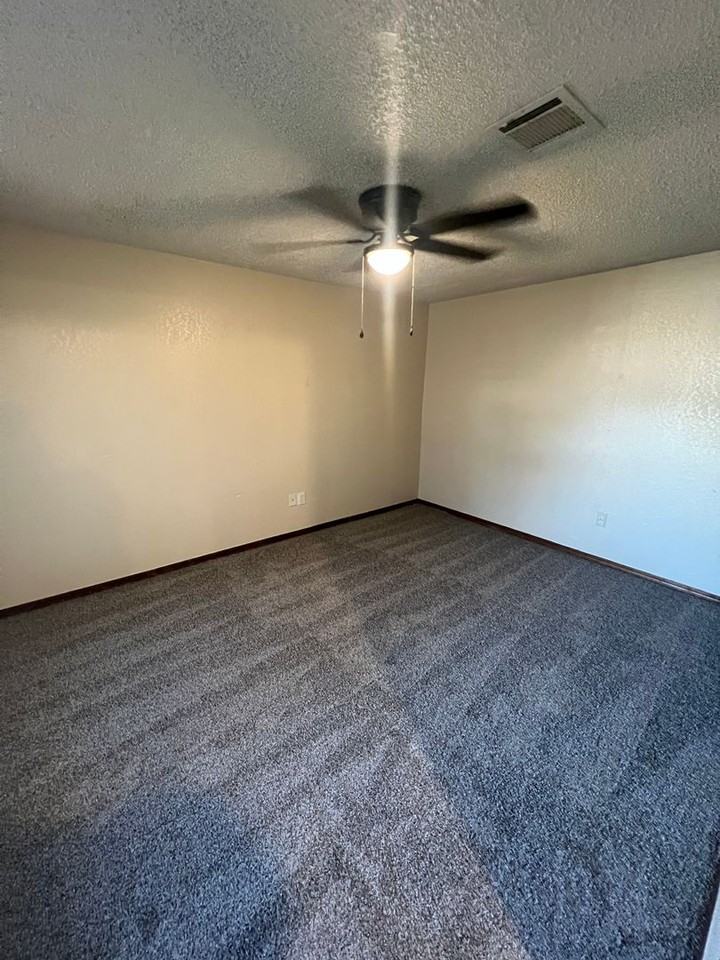 2901 Southwest 82nd Street - Photo 5 of 7