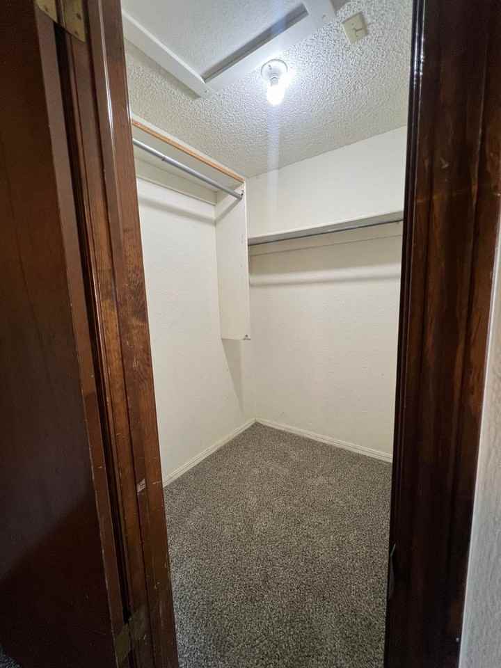 2901 Southwest 82nd Street - Photo 6 of 7