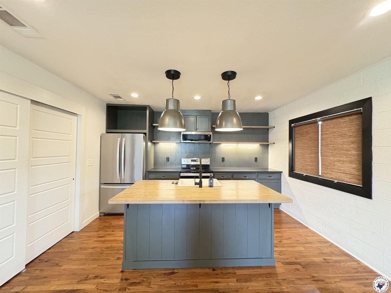 411 Redwater Road - Photo 5 of 19