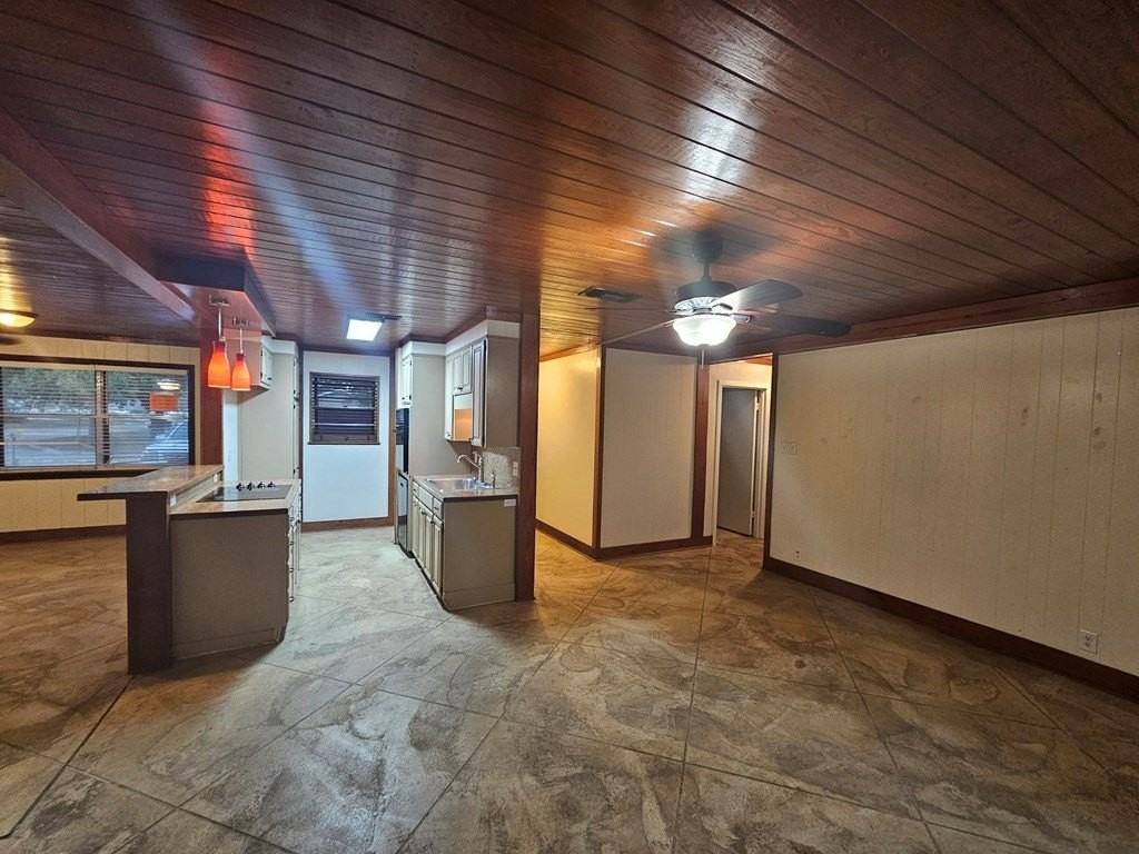 903 Mimosa Dr - Photo 2 of 9