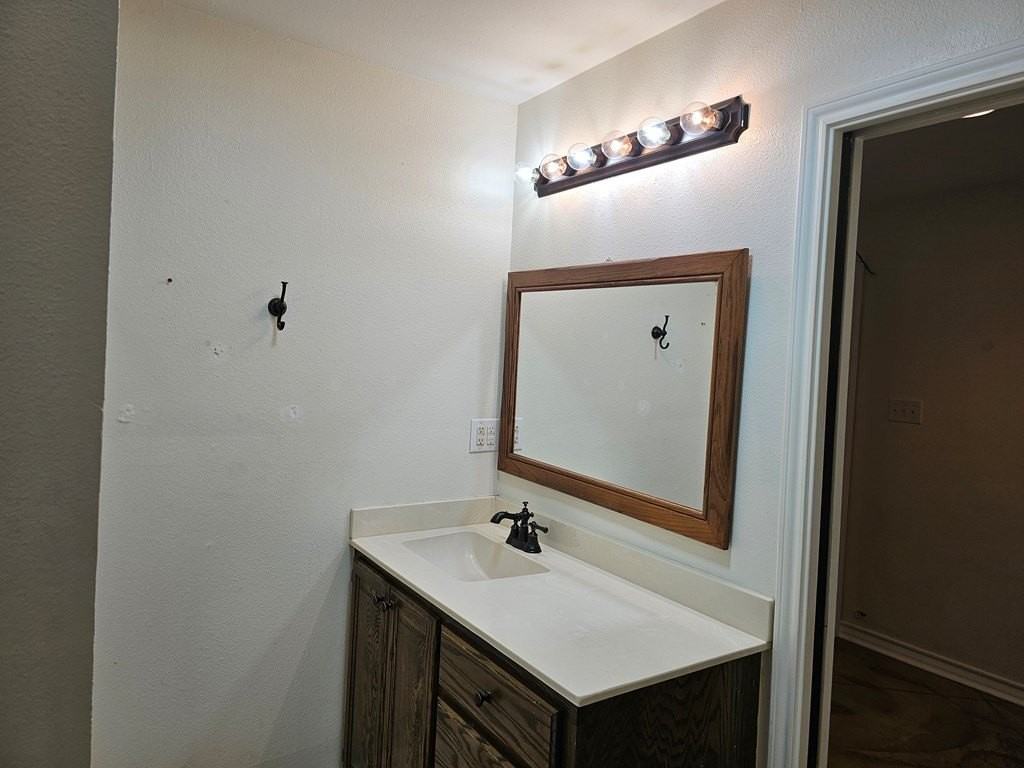 903 Mimosa Dr - Photo 5 of 9