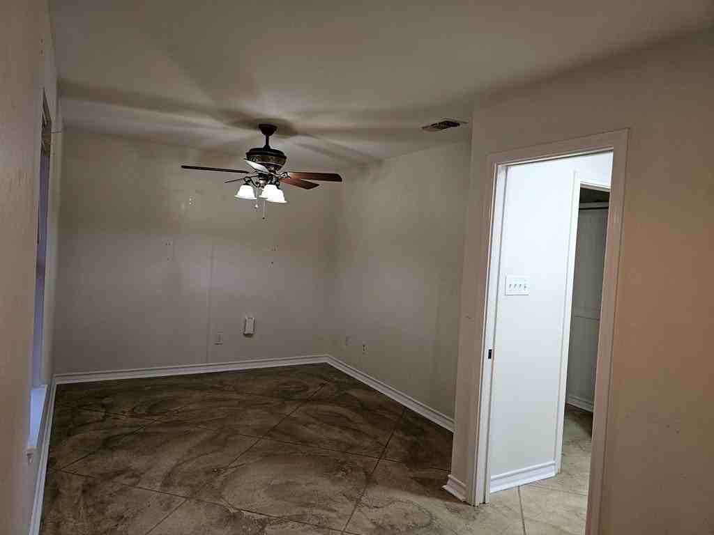 903 Mimosa Dr - Photo 6 of 9