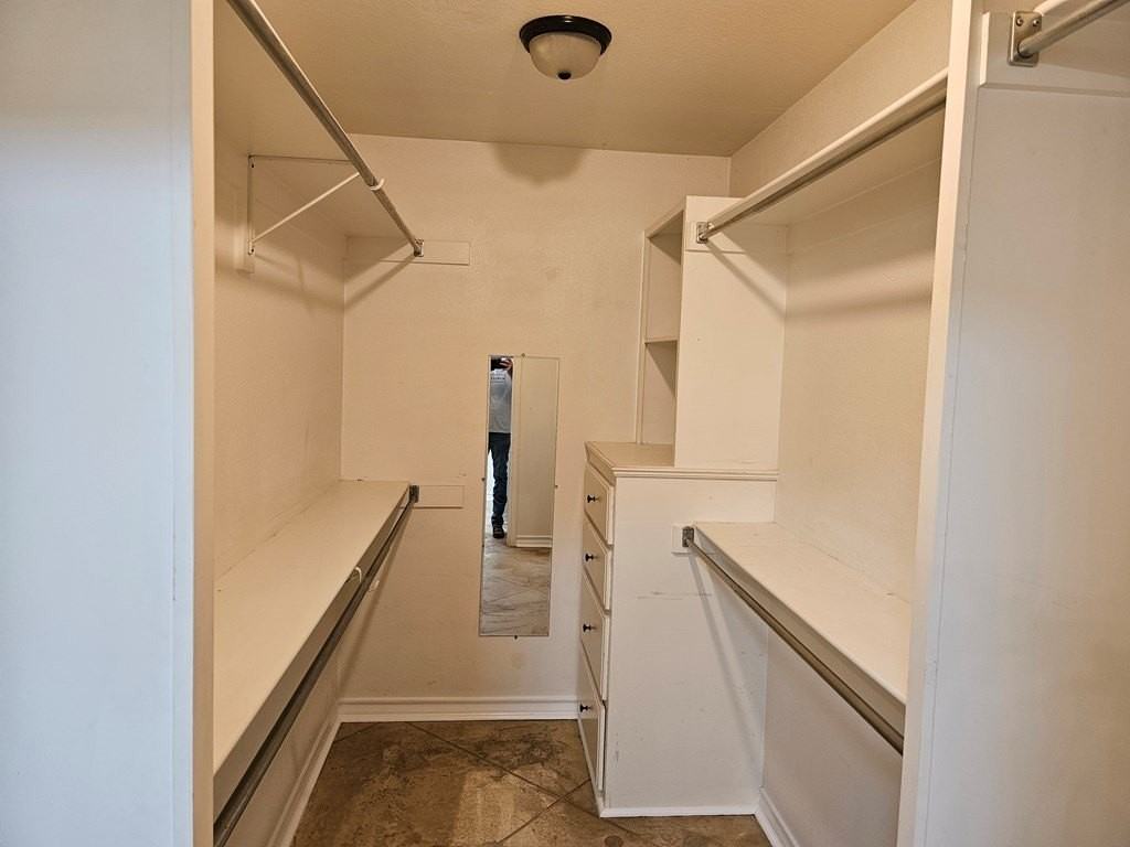 903 Mimosa Dr - Photo 7 of 9