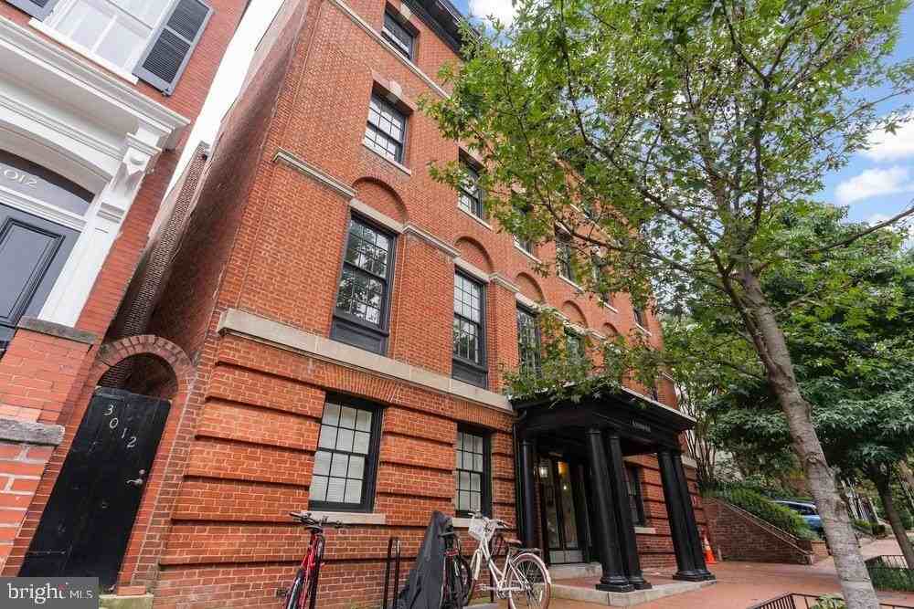 3016 Dumbarton St Nw Unit 102 #102 - Photo 4 of 23