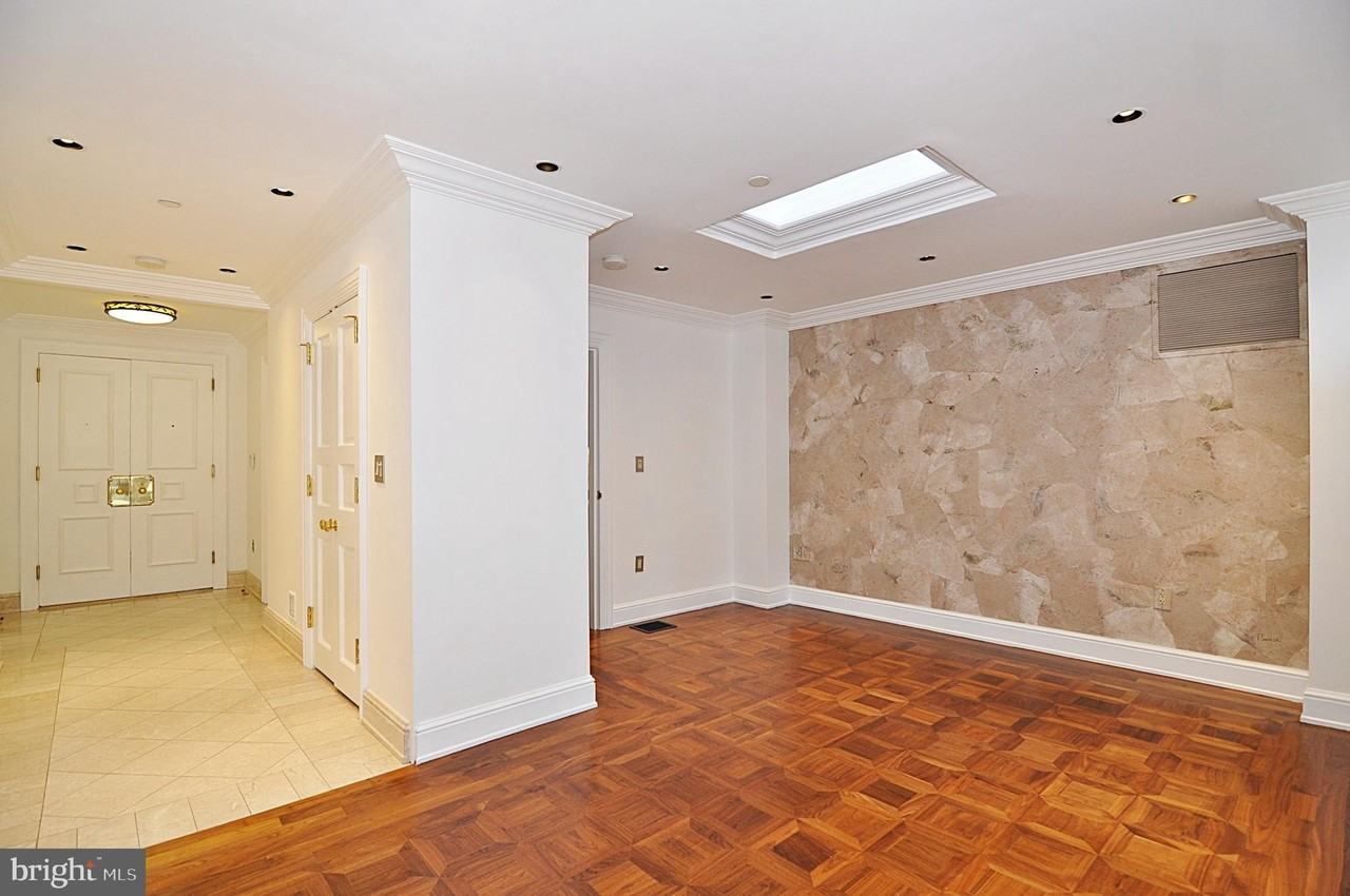 3030 K St Nw Apt 204 #204 - Photo 6 of 34