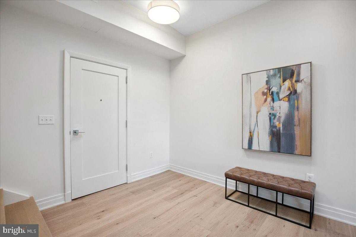 923 V St Nw Unit 601 #601 - Photo 4 of 50