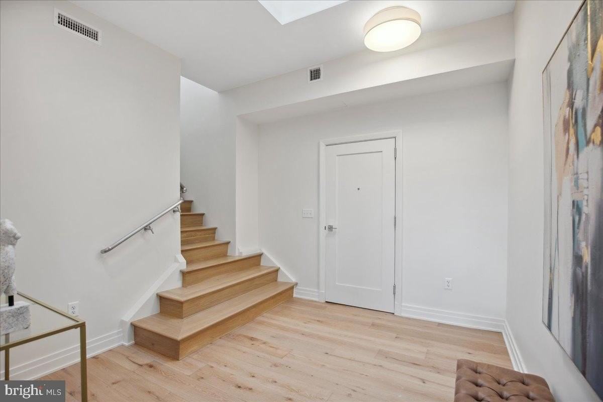 923 V St Nw Unit 601 #601 - Photo 5 of 50