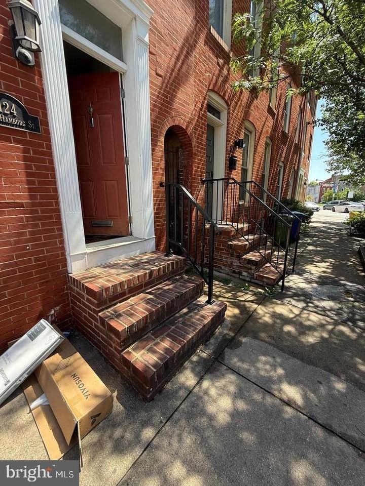 124 West Hamburg Street - Photo 2 of 31