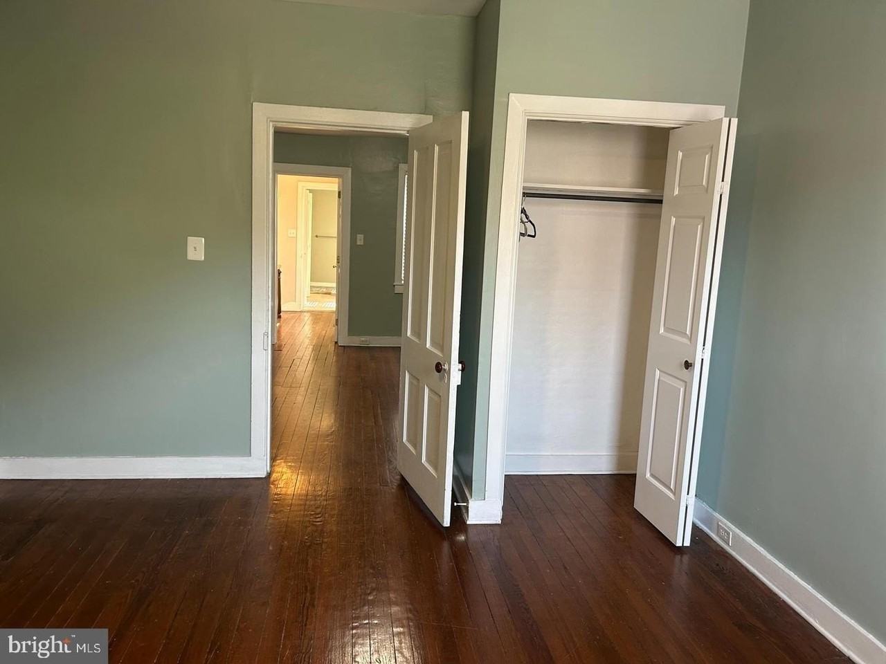 124 West Hamburg Street - Photo 5 of 31