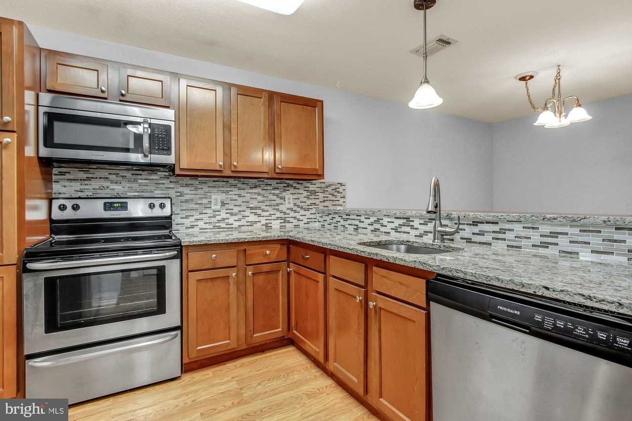 603 Thames Way Apt F - Photo 3 of 27