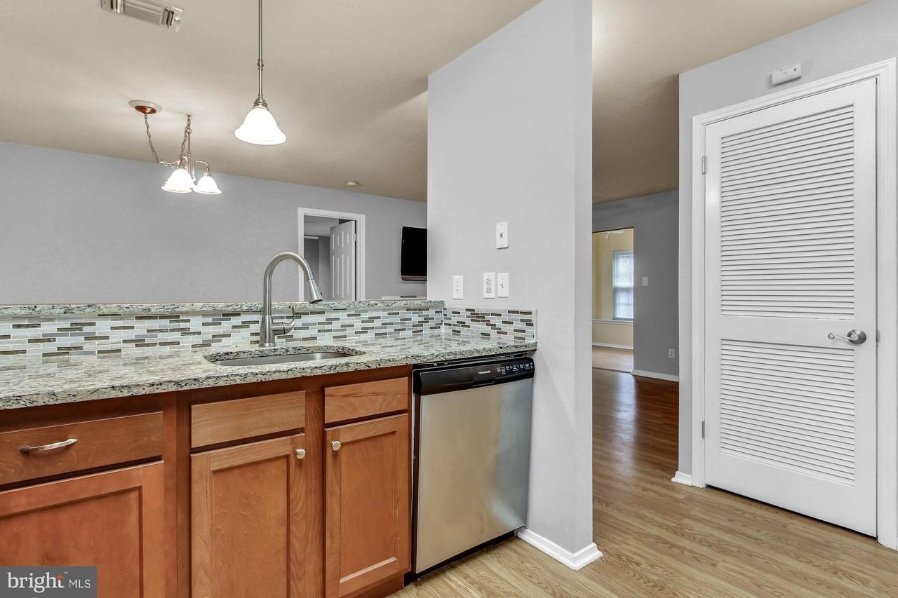 603 Thames Way Apt F - Photo 5 of 27