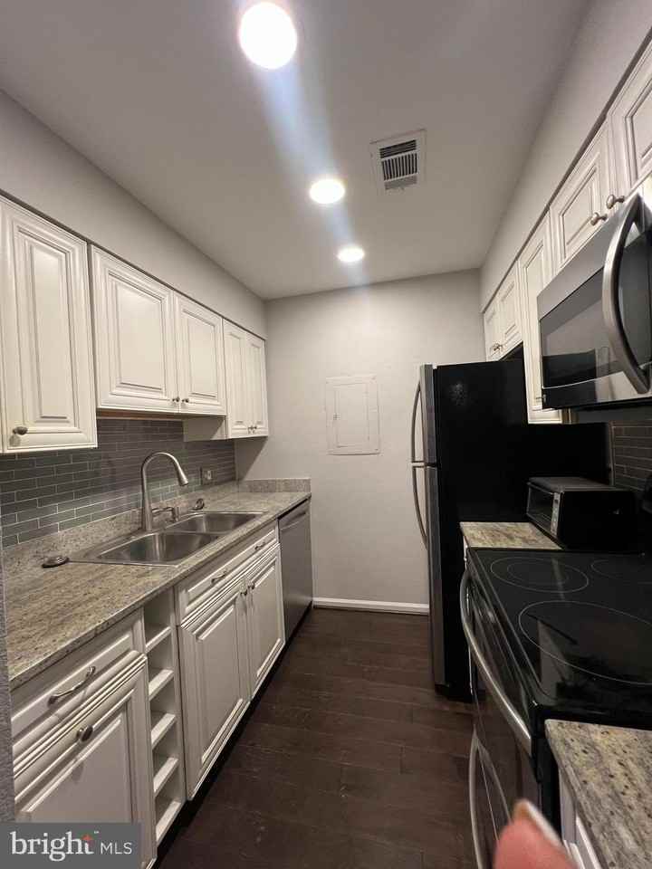 10703 Hampton Mill Terrace #110 - Photo 3 of 5