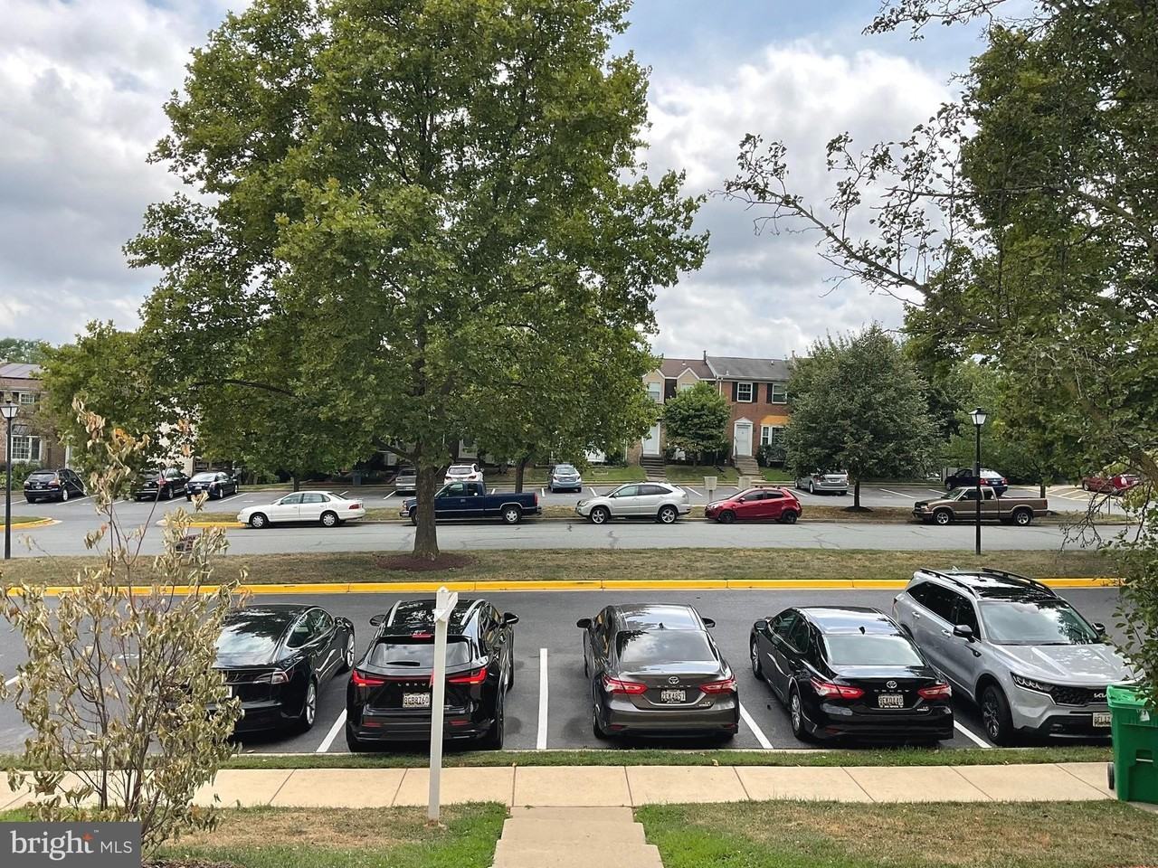 1027 Travis Lane - Photo 3 of 30