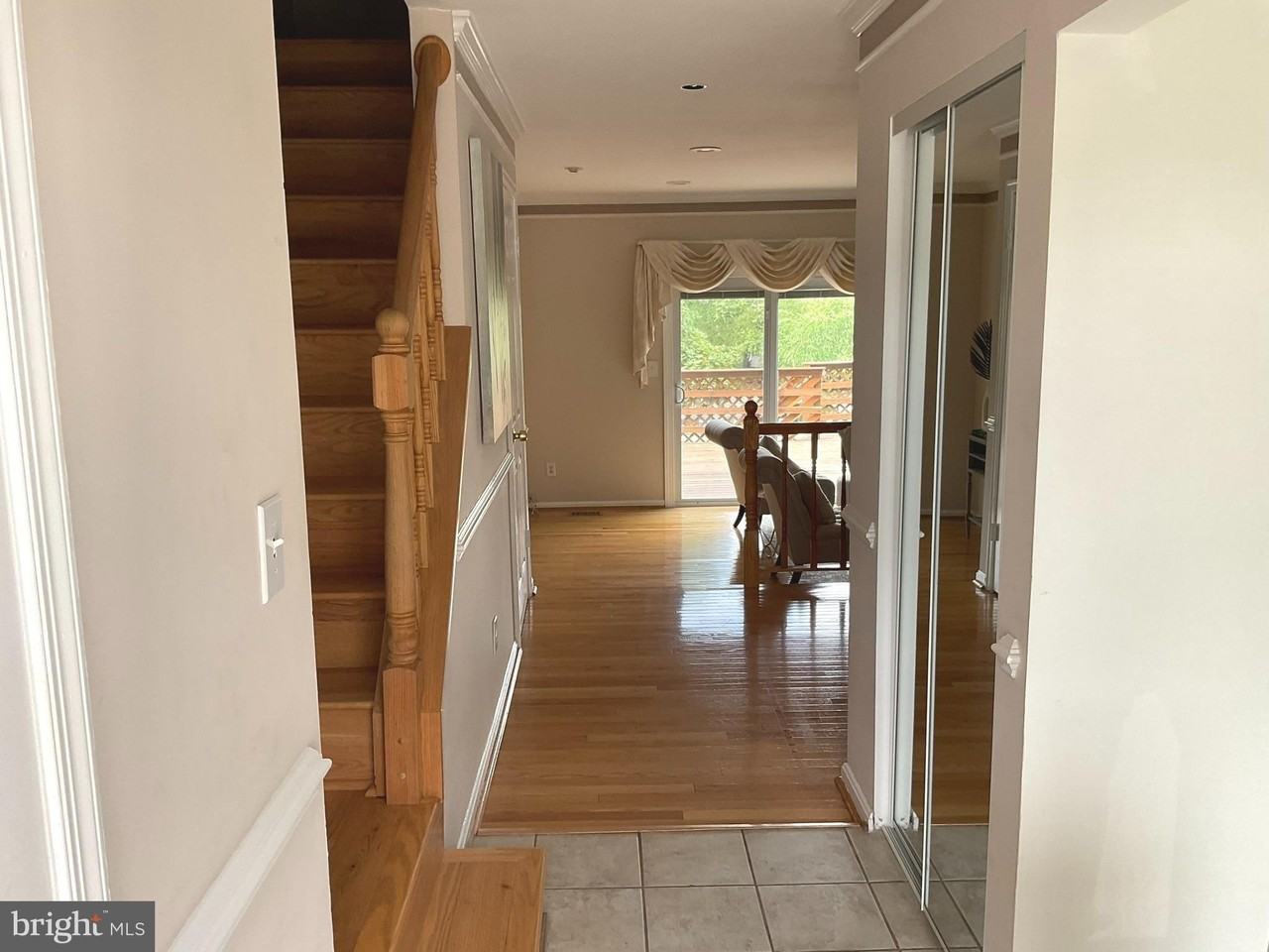 1027 Travis Lane - Photo 4 of 30