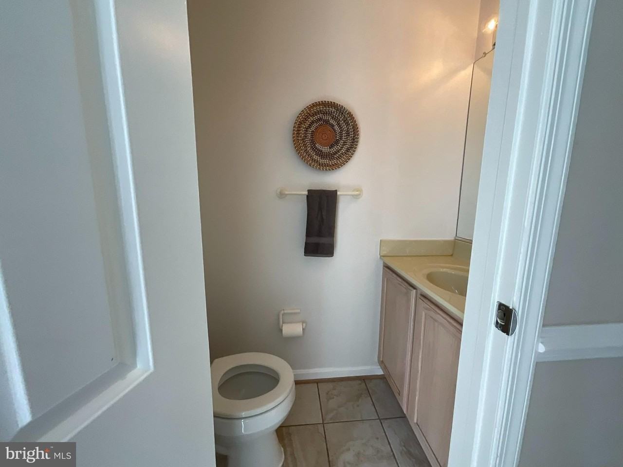 1027 Travis Lane - Photo 5 of 30