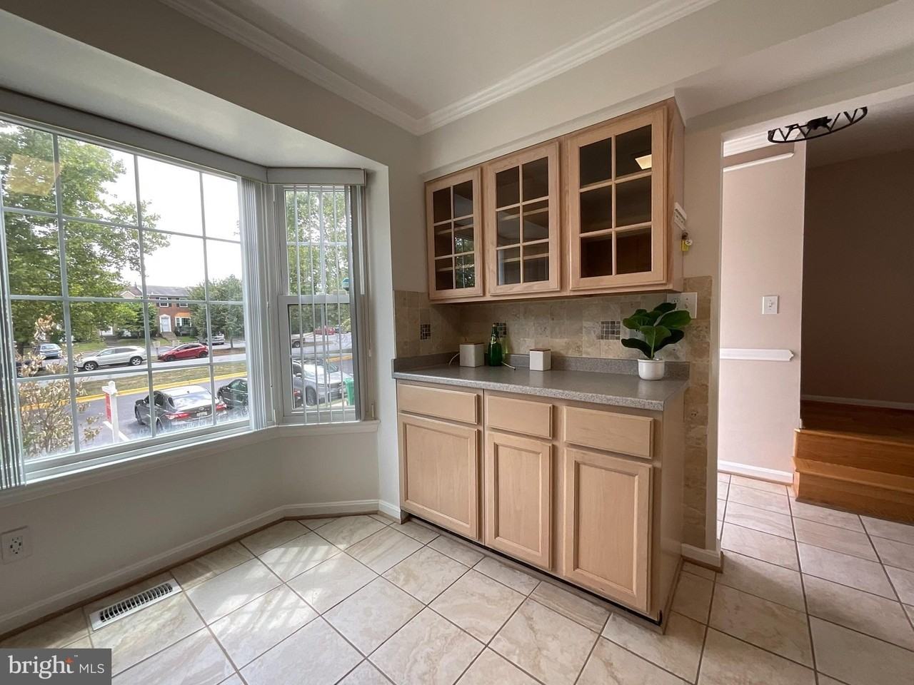 1027 Travis Lane - Photo 7 of 30