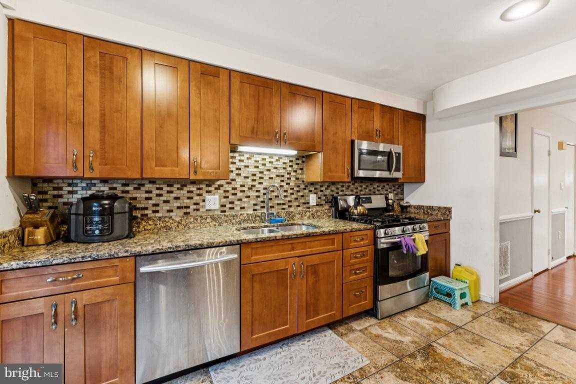 14430 Bakersfield Court - Photo 6 of 15