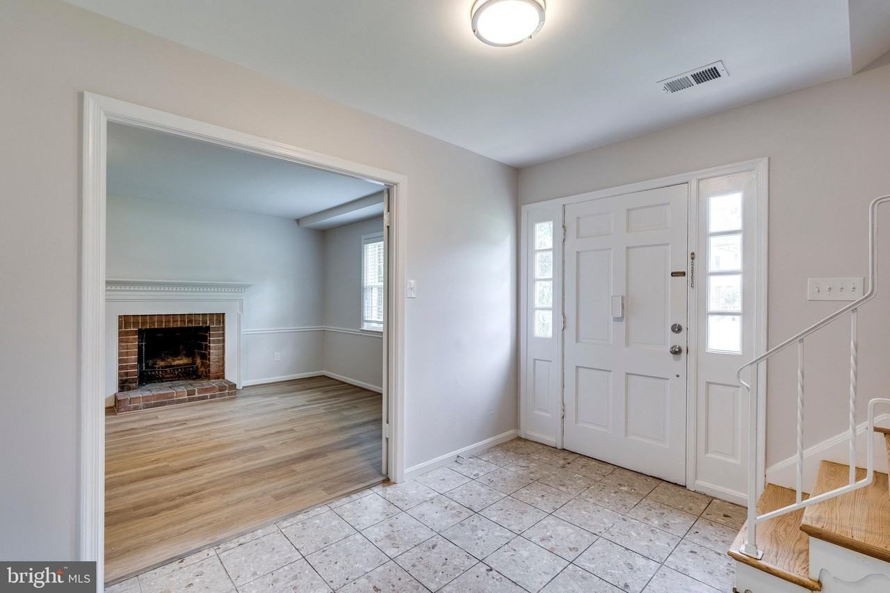 9808 Brixton Ln - Photo 3 of 24